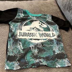 Jurassic world boys green and black T-shirt 2T